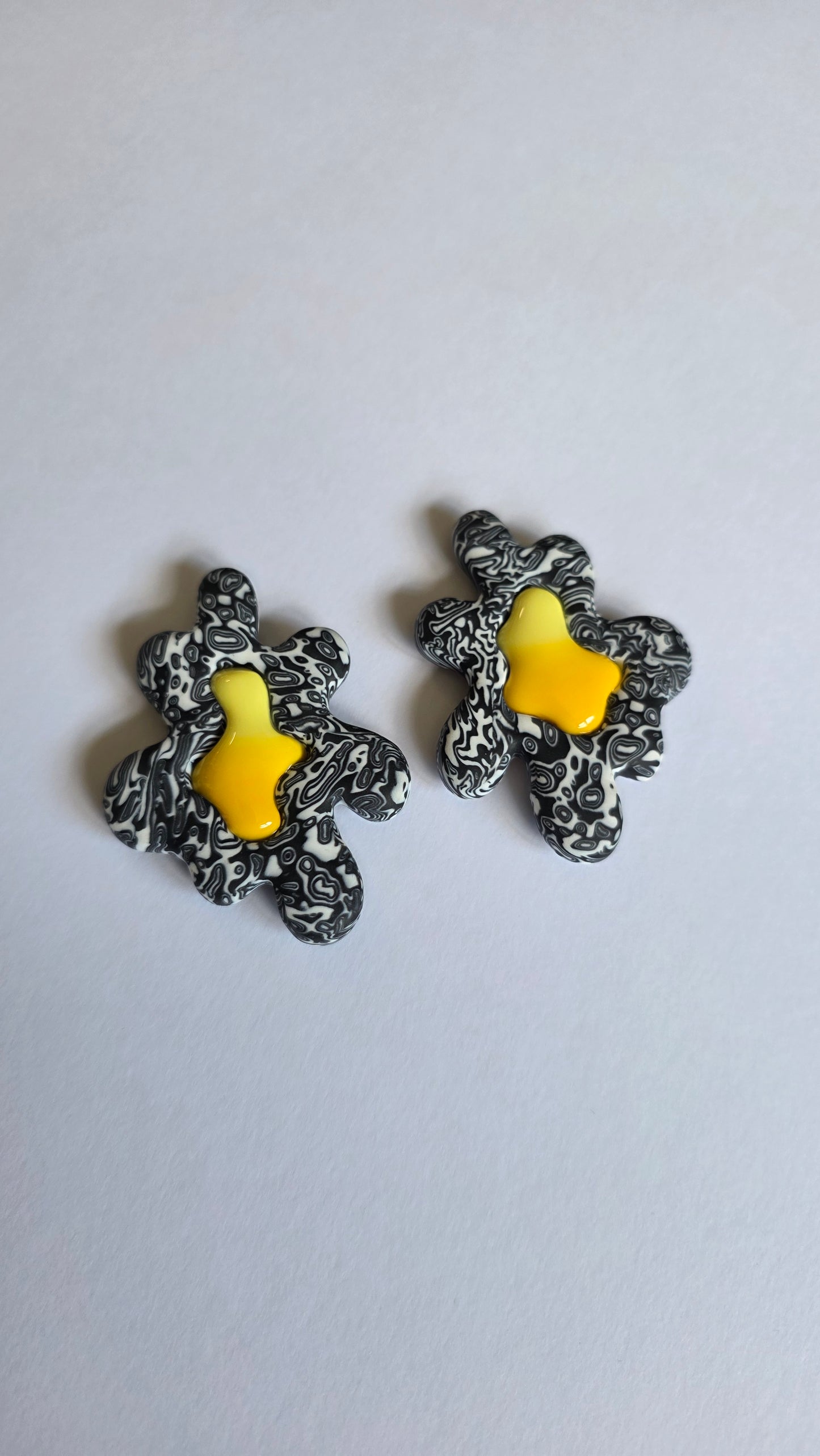 7cm Black/White Blob Studs